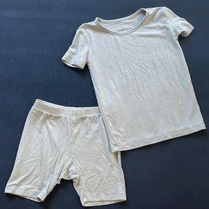 Kyte Baby unisex short sleeve pajamas in Fog